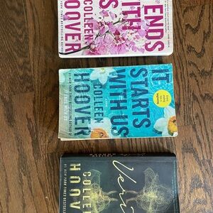 Colleen Hoover Book lot. Verity, Ends with Us, Starts with Us